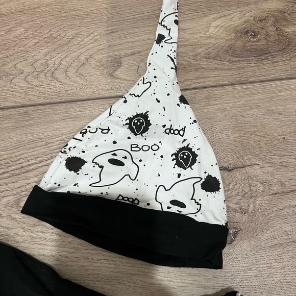 Adorable Halloween outfit for baby and monthly blocks - Picture 5 of 7